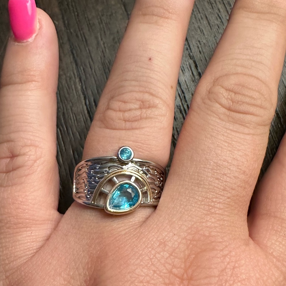 Ring with blue stones